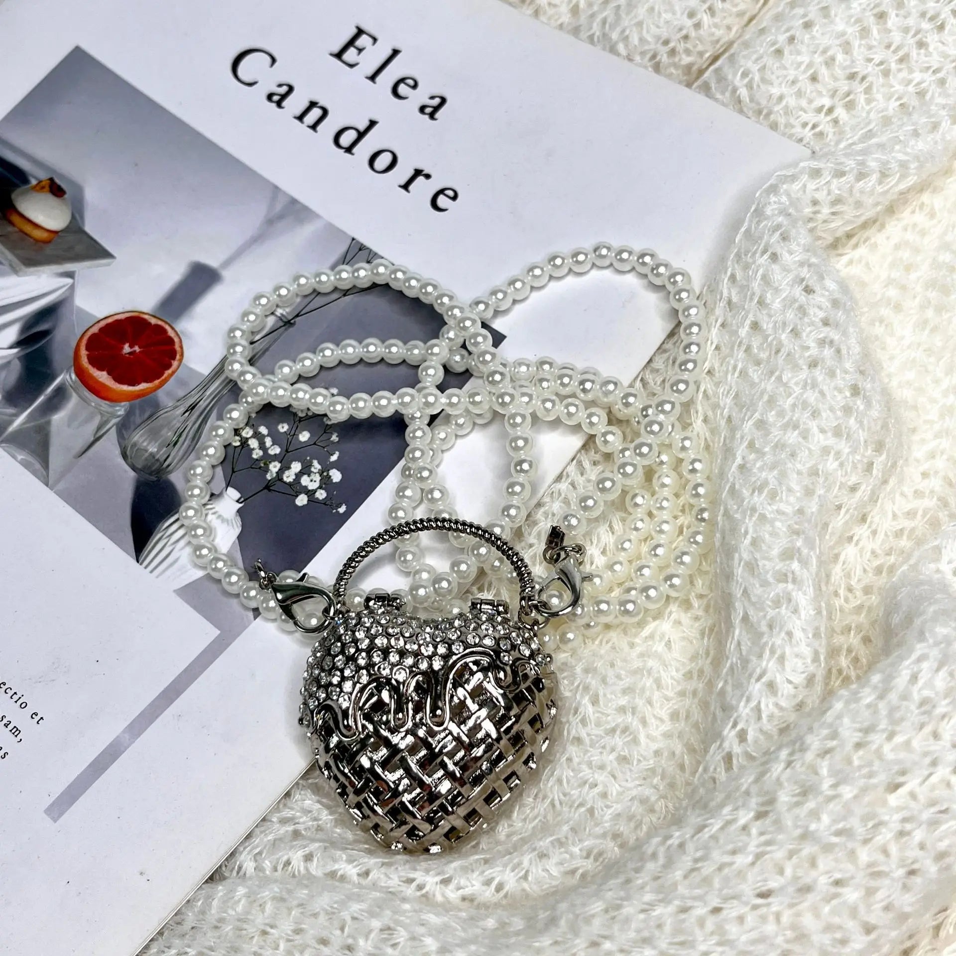 Designer hollowed out heart shaped dinner bagS for women fashionable metal style shoulder bag  mini accessory bag