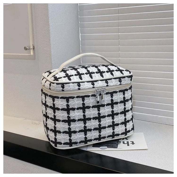 Luxury Design Portable Cosmetic Bag For Women Lightweight Toiletry Wash Storage Bags Handle Lipstick Square Makeup Purse