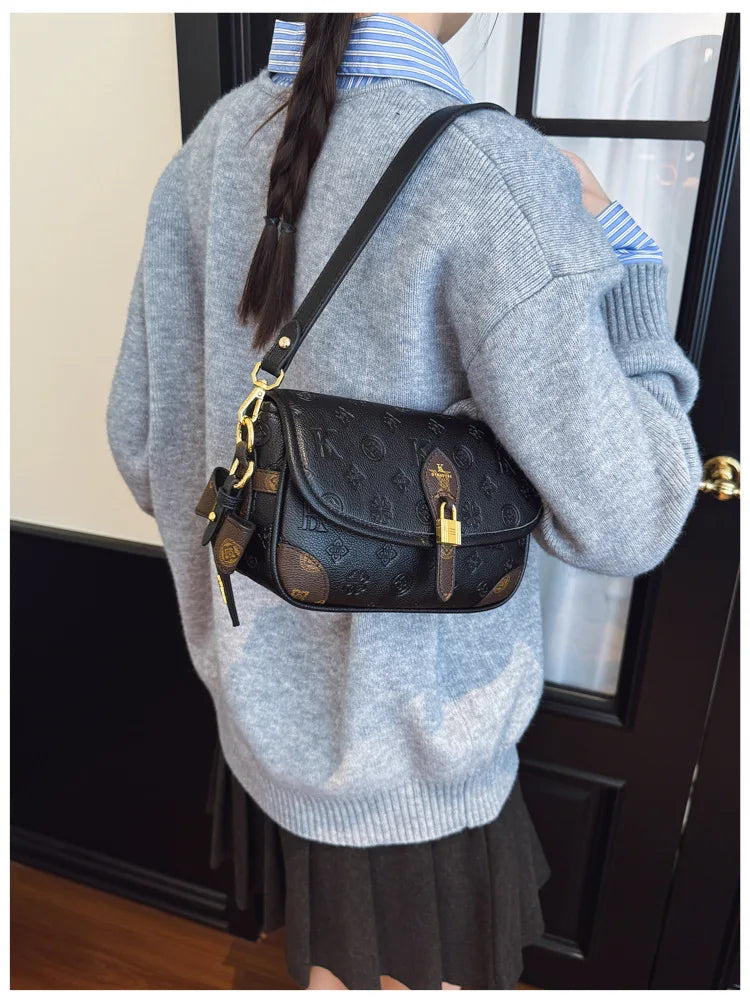 New Mailman Baguette Bag for Women, High-end Portable Shoulder Bag, Temperament Messenger Style, Fashionable and Versatile Style