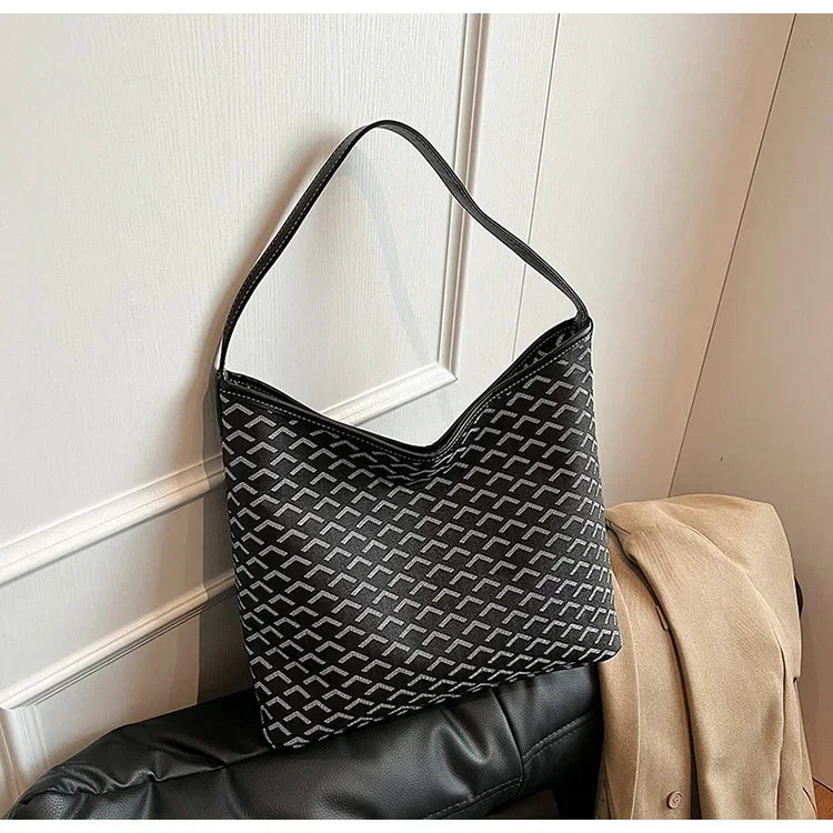 Luxury Designer Paris Fashion Tote Bag With Large Capacity And Trendy Design Ideal For Women Messenger Purse