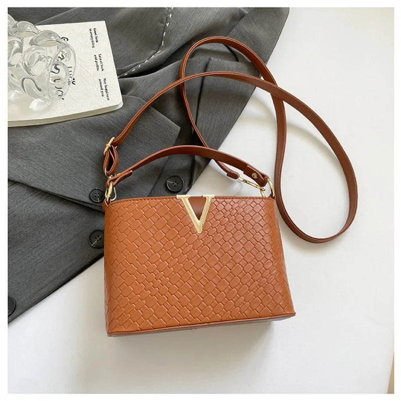 Luxury Women's Tote Bag, Chic V Shaped Stylish Pu Leather Bucket Bag, Top Cover Handbag Women Shoulder Crossbody Bags for Woman