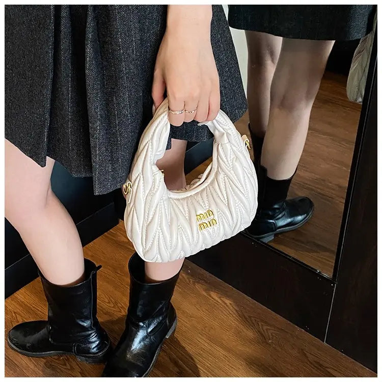 Luxury Ladies Shoulder Bag Made Of Premium Leather Boasting Paris Style And Casual Vintage Trendy Look