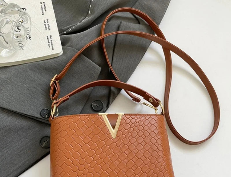 Luxury Women's Tote Bag, Chic V Shaped Stylish Pu Leather Bucket Bag, Top Cover Handbag Women Shoulder Crossbody Bags for Woman