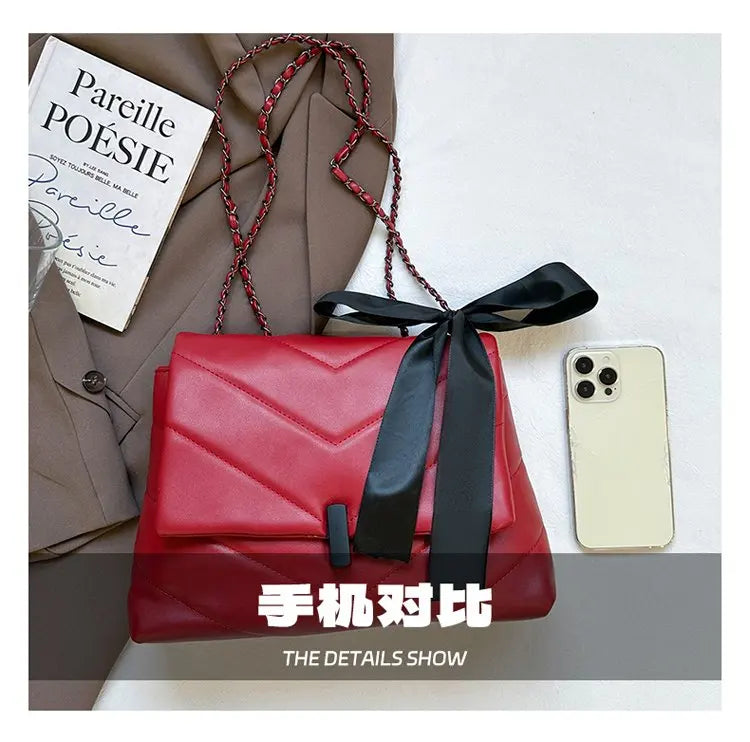 Luxury Women's Tote Bag Made Of Fine Leather Boasting Famous Designer Inspired And Casual Vintage Commuter Style