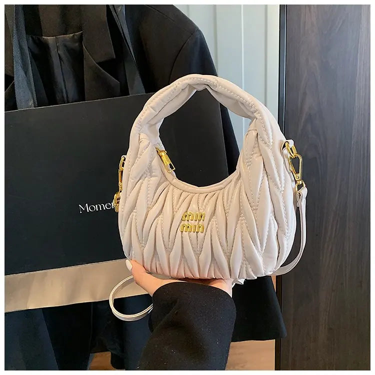 Luxury Women's Tote Bag Made Of Fine Leather Boasting Casual Simple Vintage And Paris Trendy Chic Look