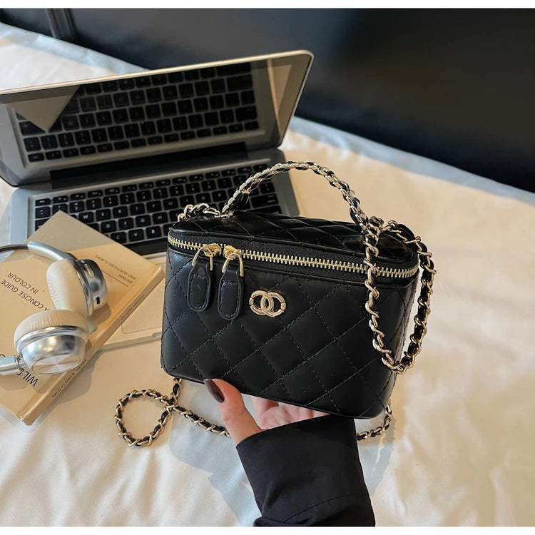 Luxury Brand Ladies Genuine Leather Messenger Bag, Elegant Shoulder Handbag By Famous Designer, Popular Crossbody Tote Bags