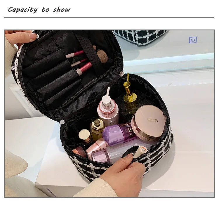 Luxury Design Portable Cosmetic Bag For Women Lightweight Toiletry Wash Storage Bags Handle Lipstick Square Makeup Purse