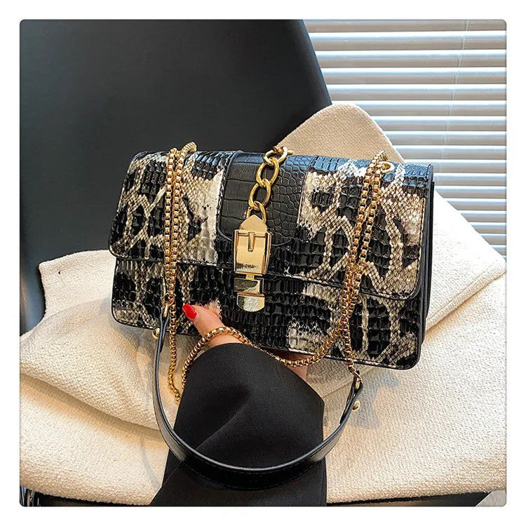 Luxury Designer Brand Bolsa New Fashion Personality Hand Bill Shoulder Bag for Women Crossbody Small Square Bag hot sale