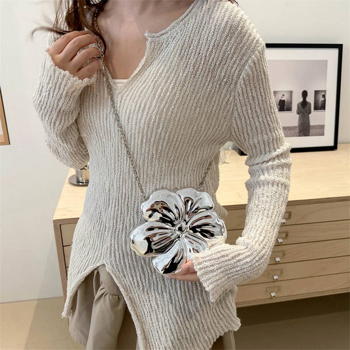 Elegant PVC Flower Shiny Evening Shoulder Bags For Women Lightweight Mini Chain Shoulder Bag Magnetic Closure For Party Dinner