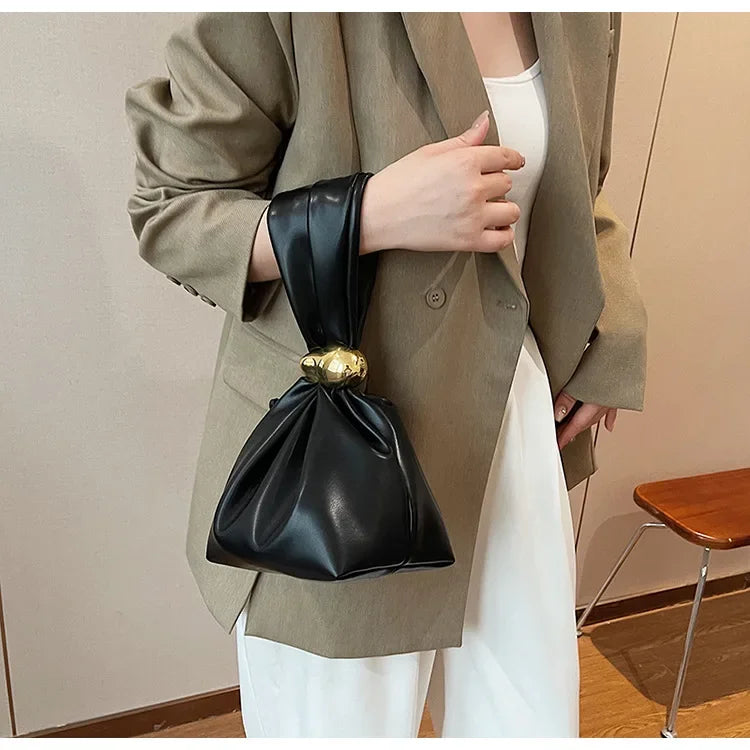 Soft Leather Clutch Bag for Travel Luxury Designer Women Pleated Mini Bucket Pouch Temperament Side Zipper Party Evening Bags