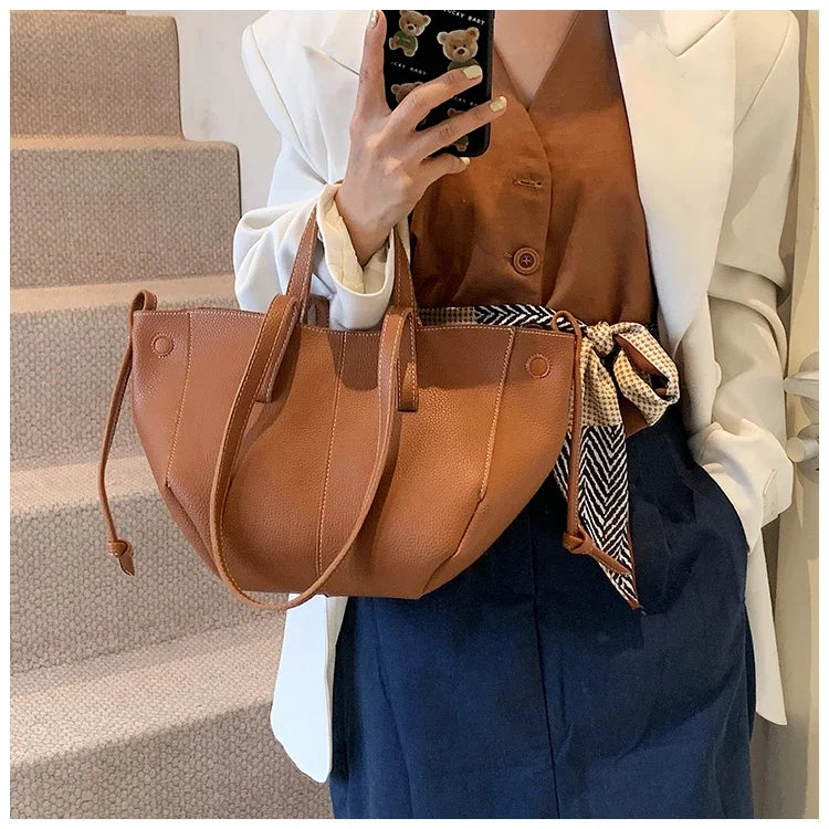 New Handheld Tote Bag Large Capacity Fashionable Women's Bag Premium Single Shoulder Underarm Bag Trousses De L’épaule