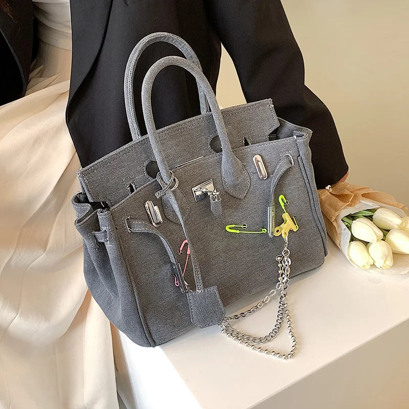 Classic Leather Messenger Bag for Ladies, Crossbody Carry Handbag, Popular and Elegant Luxury Brand