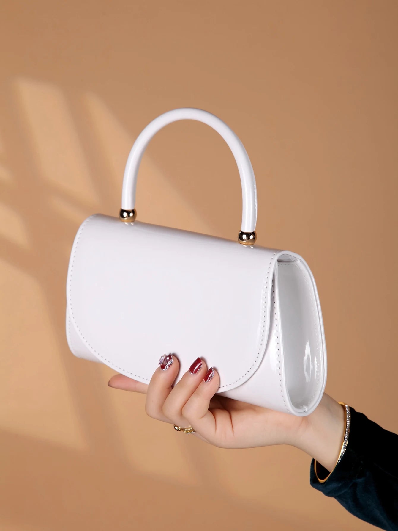 Fashion solid color mirrored handbags, evening bags, elegant and charming women's business party bags, the best gift for women.