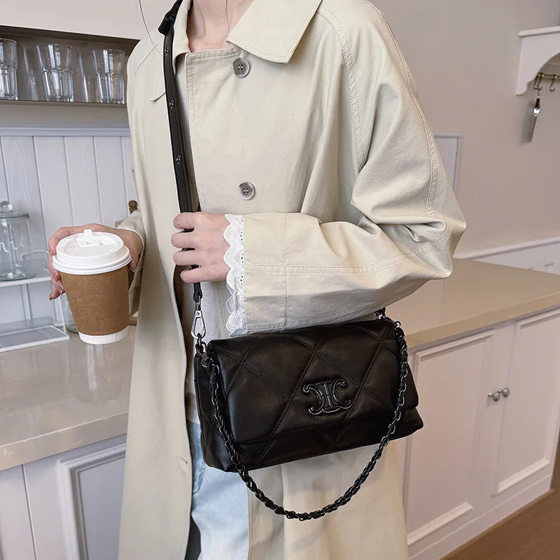 2025 Women’s Premium Light Luxury Shoulder Bag — New Foreign-Style Exquisite Design, Lightweight Large-Capacity & Versatile