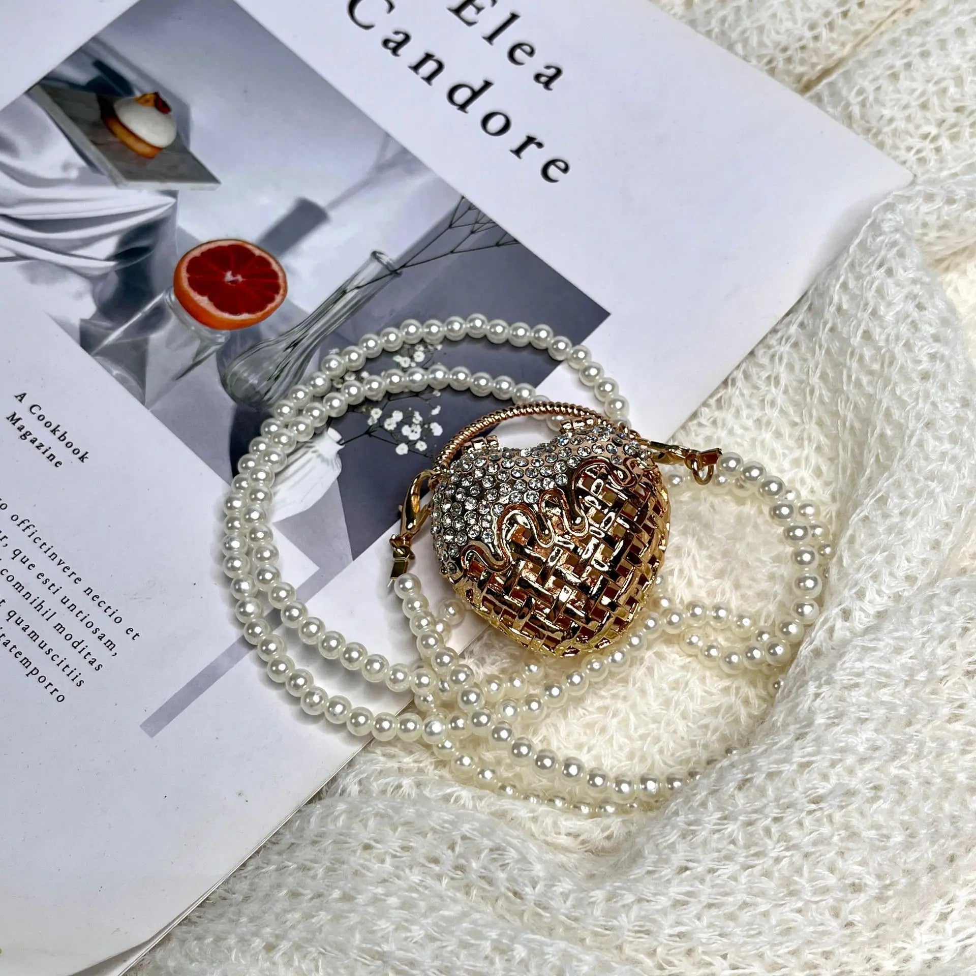 Designer hollowed out heart shaped dinner bagS for women fashionable metal style shoulder bag  mini accessory bag