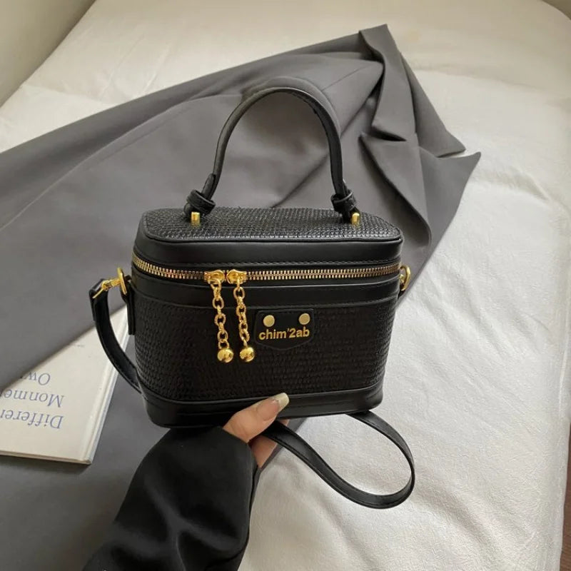 Chic Handbags For Women In Genuine Leather, By Luxury Brand With Decorative Elements, Timeless And Versatile Accessory