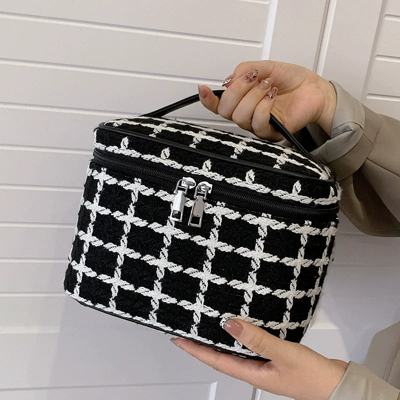 Luxury Design Portable Cosmetic Bag For Women Lightweight Toiletry Wash Storage Bags Handle Lipstick Square Makeup Purse