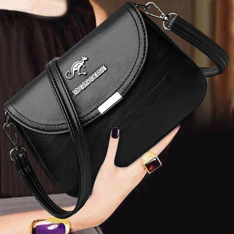 The neutral color bags are suitable for daily commuting and office use. They come in single-shoulder and hand-held styles.