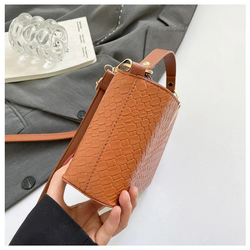Luxury Women's Tote Bag, Chic V Shaped Stylish Pu Leather Bucket Bag, Top Cover Handbag Women Shoulder Crossbody Bags for Woman