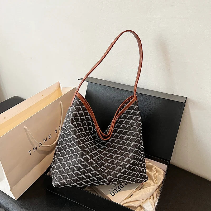 Luxury Designer Paris Fashion Tote Bag With Large Capacity And Trendy Design Ideal For Women Messenger Purse