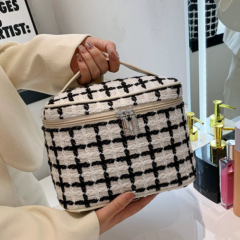 Luxury Design Portable Cosmetic Bag For Women Lightweight Toiletry Wash Storage Bags Handle Lipstick Square Makeup Purse