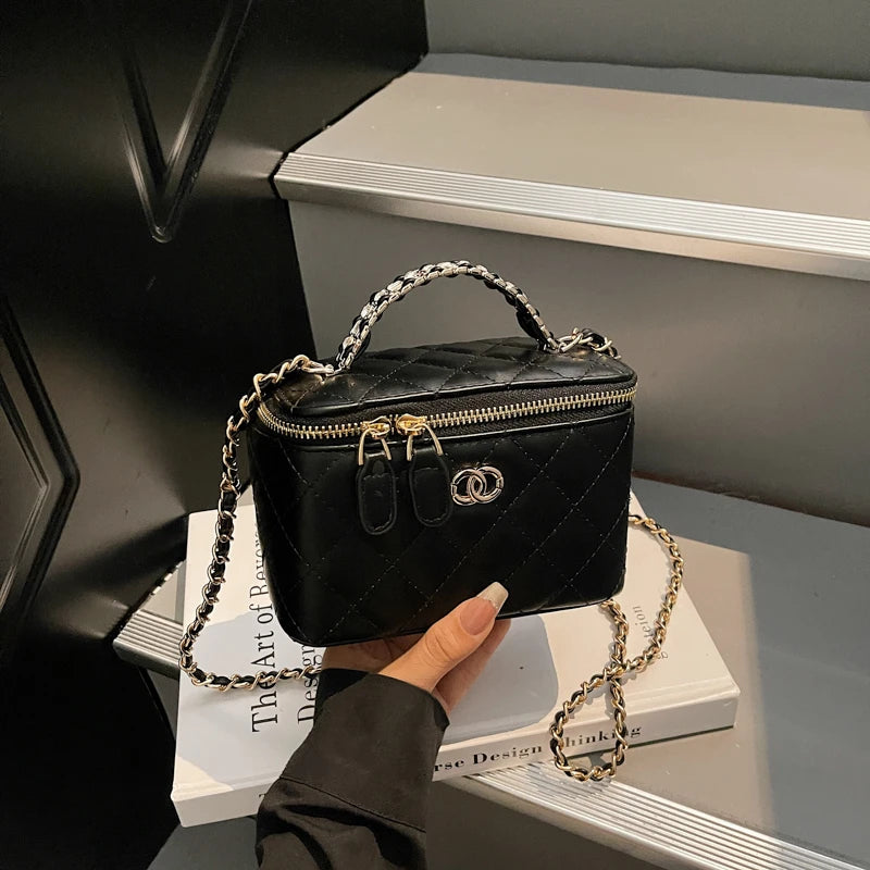 Luxury Brand Ladies Genuine Leather Messenger Bag, Elegant Shoulder Handbag By Famous Designer, Popular Crossbody Tote Bags