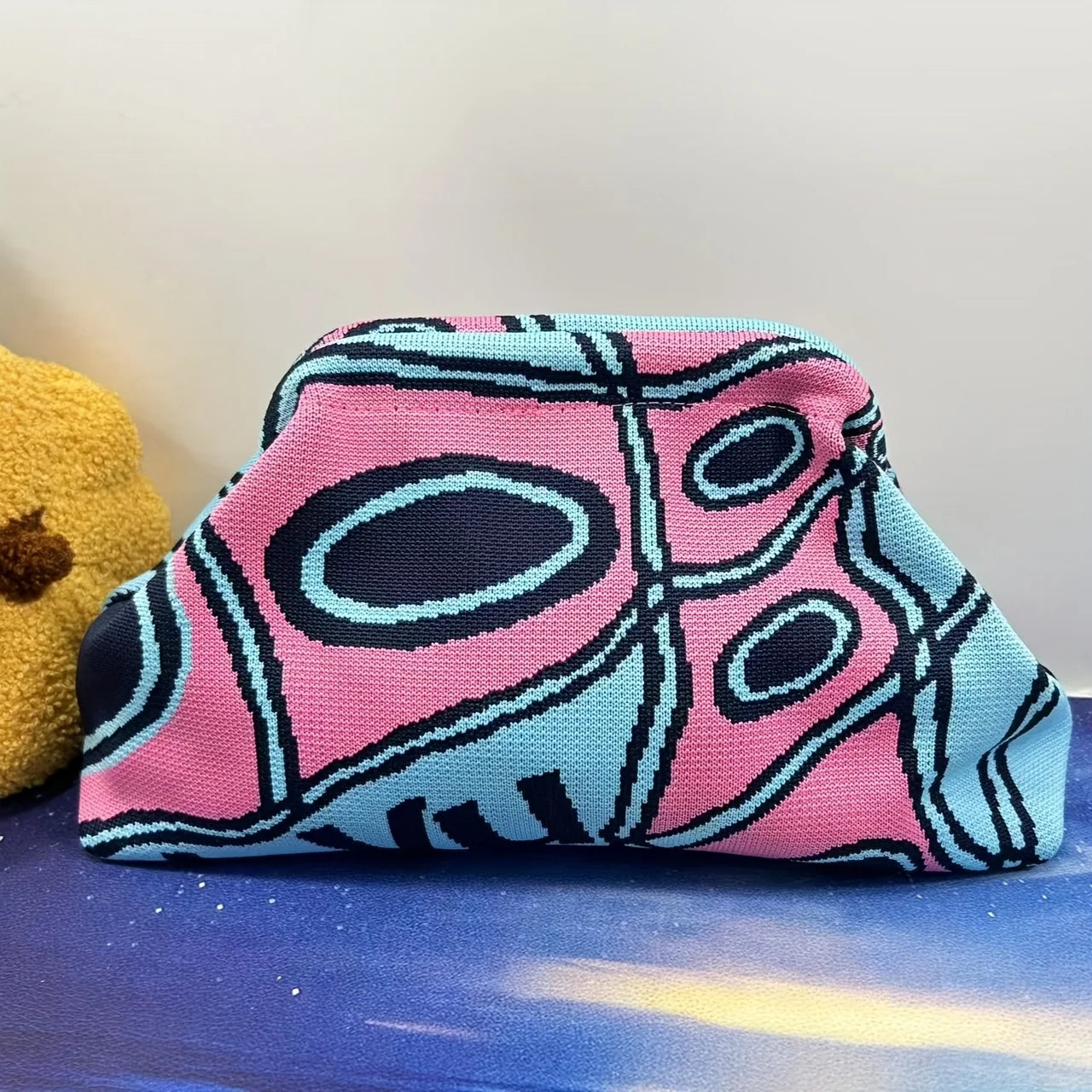 Trendy knitted clip bag versatile large capacity suitable for storage bags New high-end pattern clutch bag