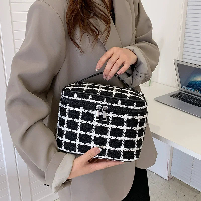 Luxury Design Portable Cosmetic Bag For Women Lightweight Toiletry Wash Storage Bags Handle Lipstick Square Makeup Purse