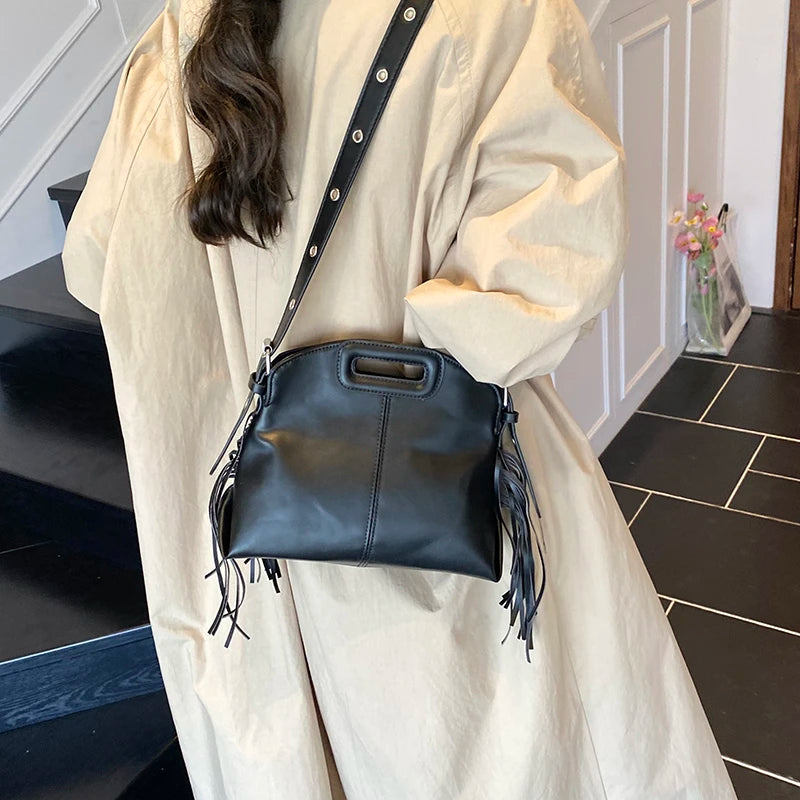 Fashionable Crossbody-Bag In Genuine Leather For Ladies, Classic Shoulder Bag By Famous Designer, Elegant Handbags