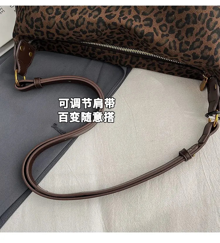 Women's Beautiful Handbag Attractive Look For Garden Parties And Outdoor Soirees Charming