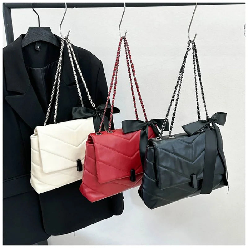 Luxury Women's Tote Bag Made Of Fine Leather Boasting Famous Designer Inspired And Casual Vintage Commuter Style