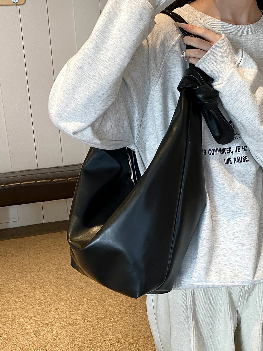 Leisure soft large-capacity bag female 2024 new fashion work shoulder bag college students relax tote bag