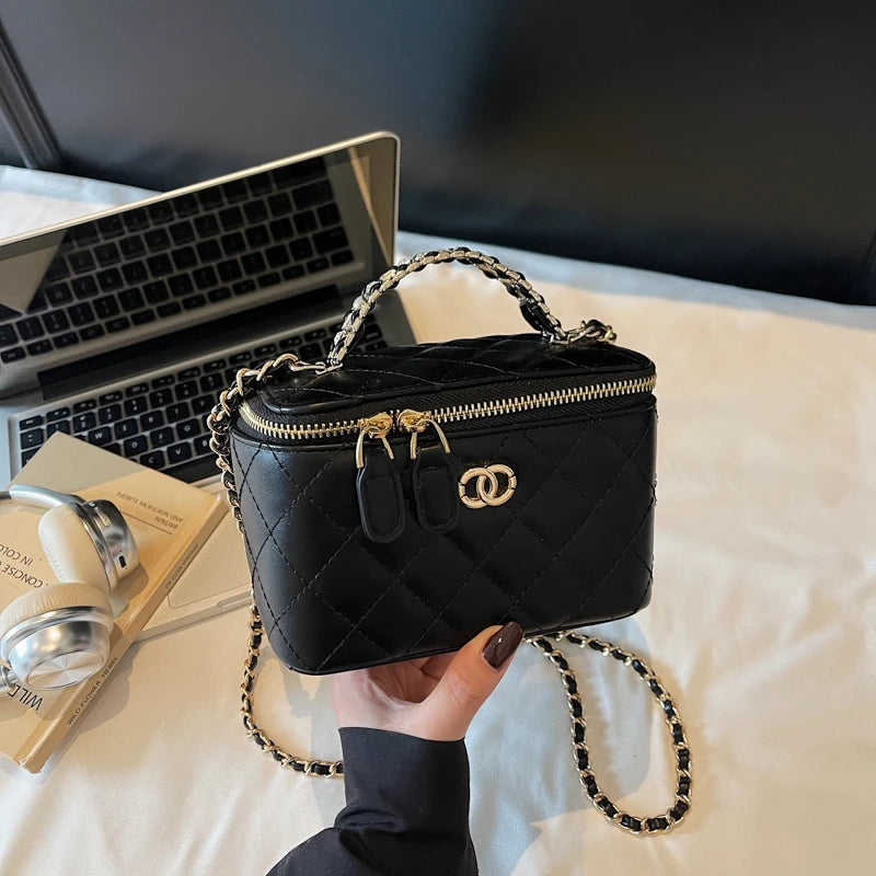 Luxury Brand Ladies Genuine Leather Messenger Bag, Elegant Shoulder Handbag By Famous Designer, Popular Crossbody Tote Bags