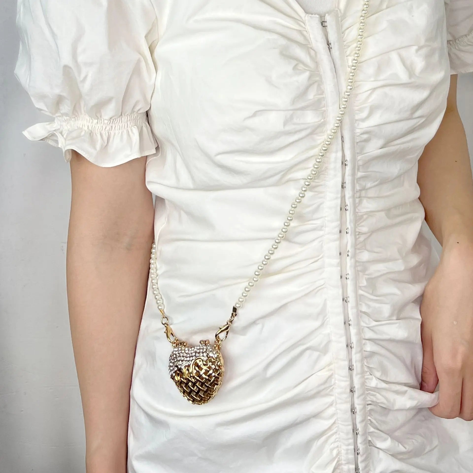 Designer hollowed out heart shaped dinner bagS for women fashionable metal style shoulder bag  mini accessory bag