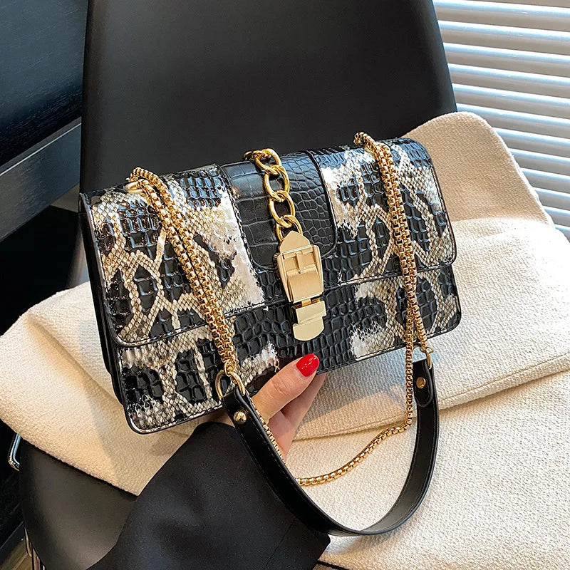 Luxury Designer Brand Bolsa New Fashion Personality Hand Bill Shoulder Bag for Women Crossbody Small Square Bag hot sale