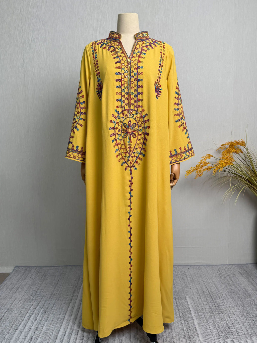 Dubai 2025 Hot Sell Moroccan Islam Women Style Yellow Abaya Intricate Hand Embroidered Patterns for Arabian Cultural Gatherings