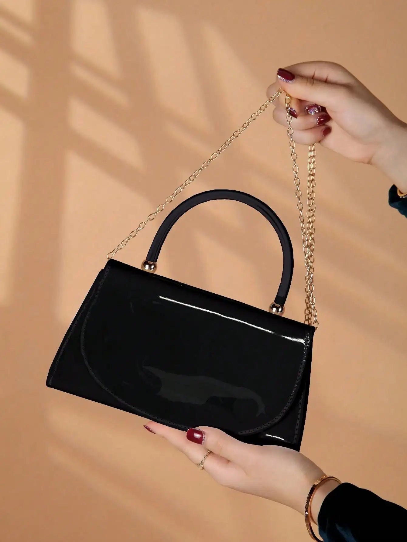 Fashion solid color mirrored handbags, evening bags, elegant and charming women's business party bags, the best gift for women.