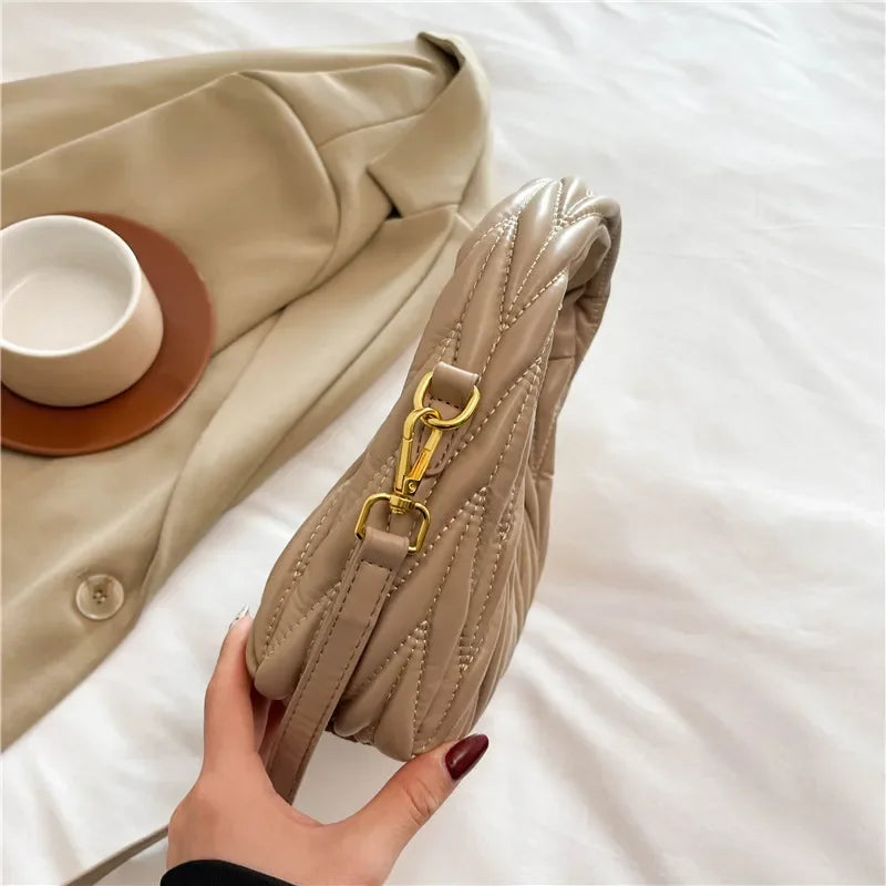 Elegant High-End Shopper Tote Bag for Fashionable Women with Large Capacity and Vintage Inspired Leather