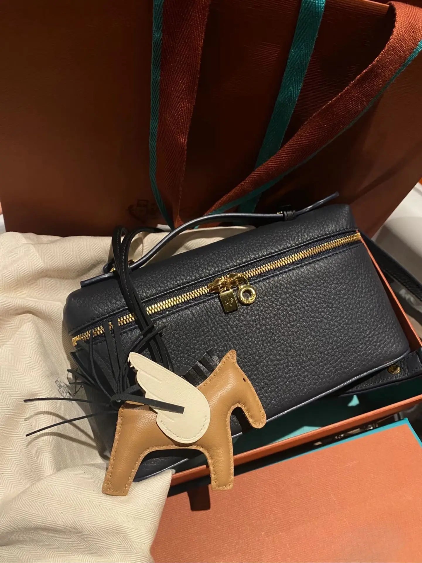 Luxury Handmade Leather Crossbody Bag Women's Chic Shoulder Box Purse Lunch Tote Celebrity Inspired