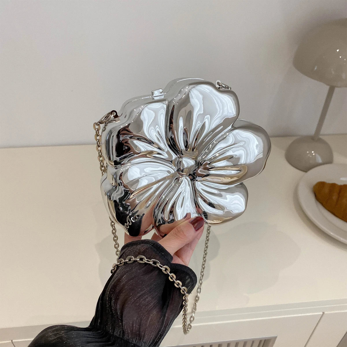 Elegant PVC Flower Shiny Evening Shoulder Bags For Women Lightweight Mini Chain Shoulder Bag Magnetic Closure For Party Dinner