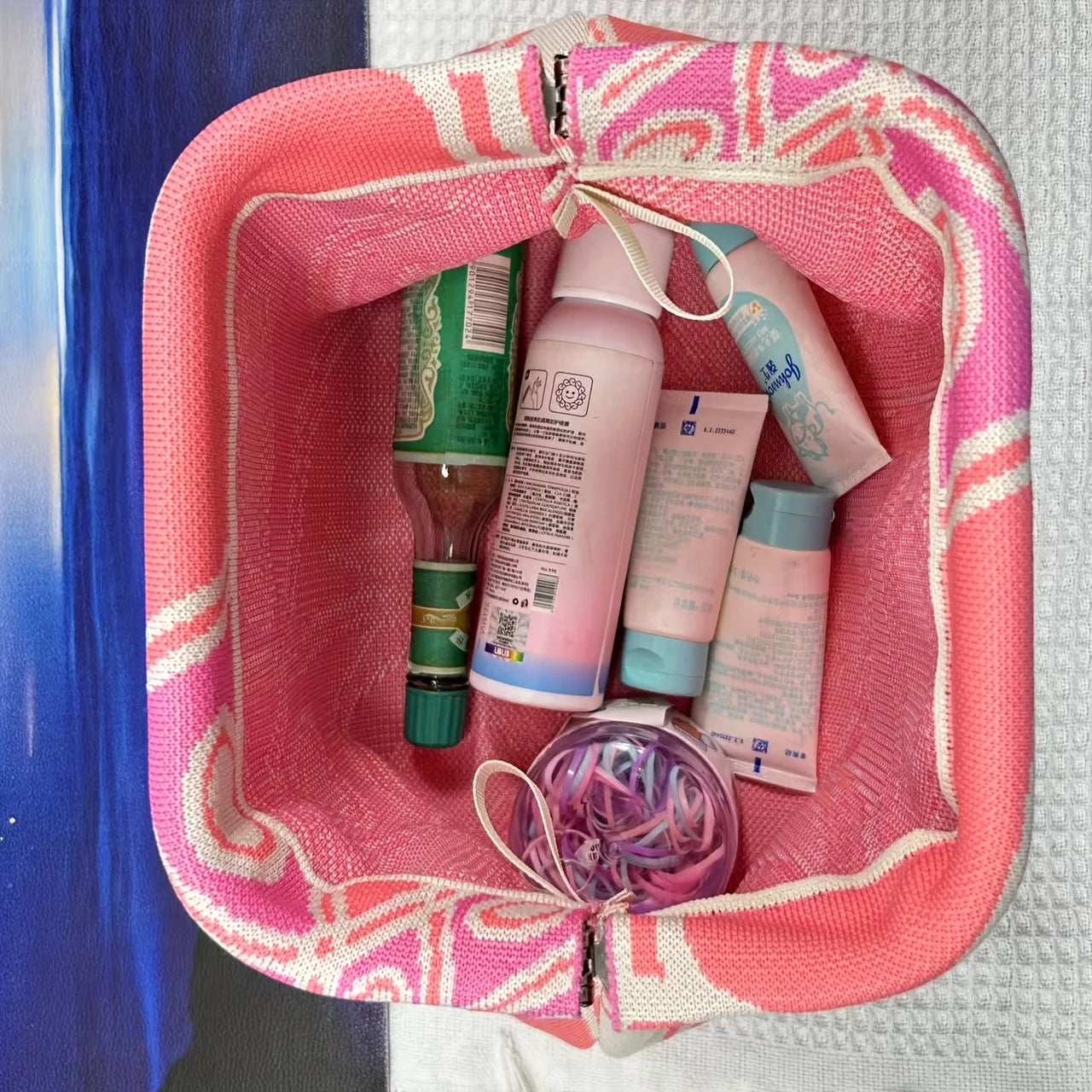 Trendy knitted clip bag versatile large capacity suitable for storage bags New high-end pattern clutch bag