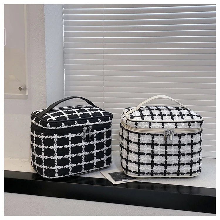 Luxury Design Portable Cosmetic Bag For Women Lightweight Toiletry Wash Storage Bags Handle Lipstick Square Makeup Purse