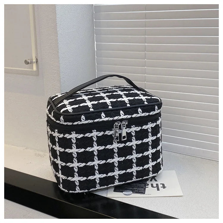 Luxury Design Portable Cosmetic Bag For Women Lightweight Toiletry Wash Storage Bags Handle Lipstick Square Makeup Purse