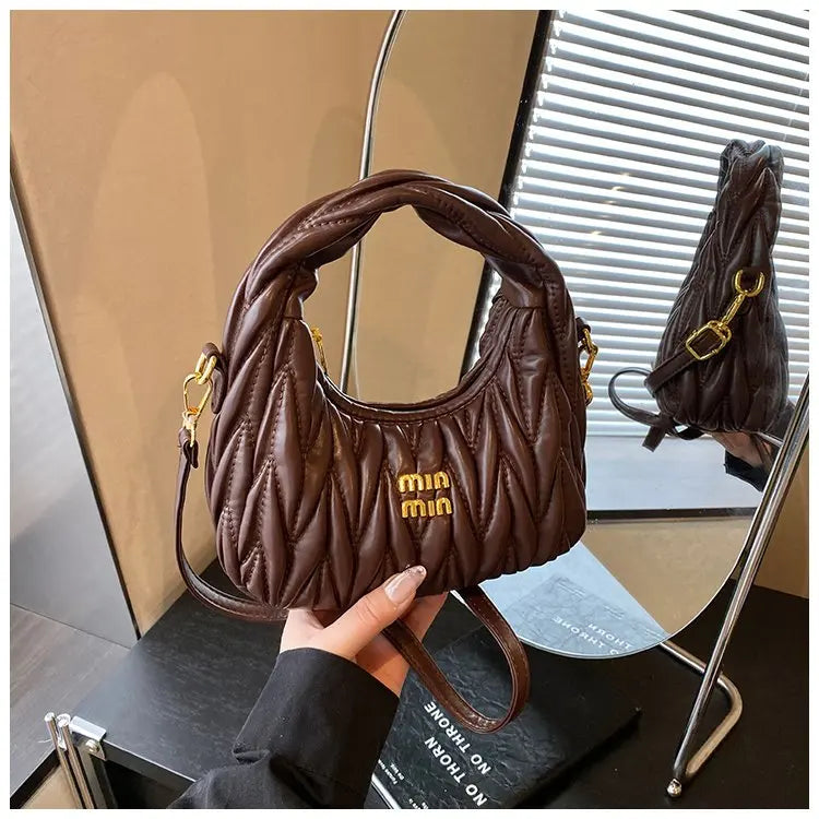 Luxury Women's Tote Bag Made Of Fine Leather Boasting Casual Simple Vintage And Paris Trendy Chic Look