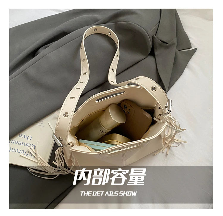 Fashionable Crossbody-Bag In Genuine Leather For Ladies, Classic Shoulder Bag By Famous Designer, Elegant Handbags