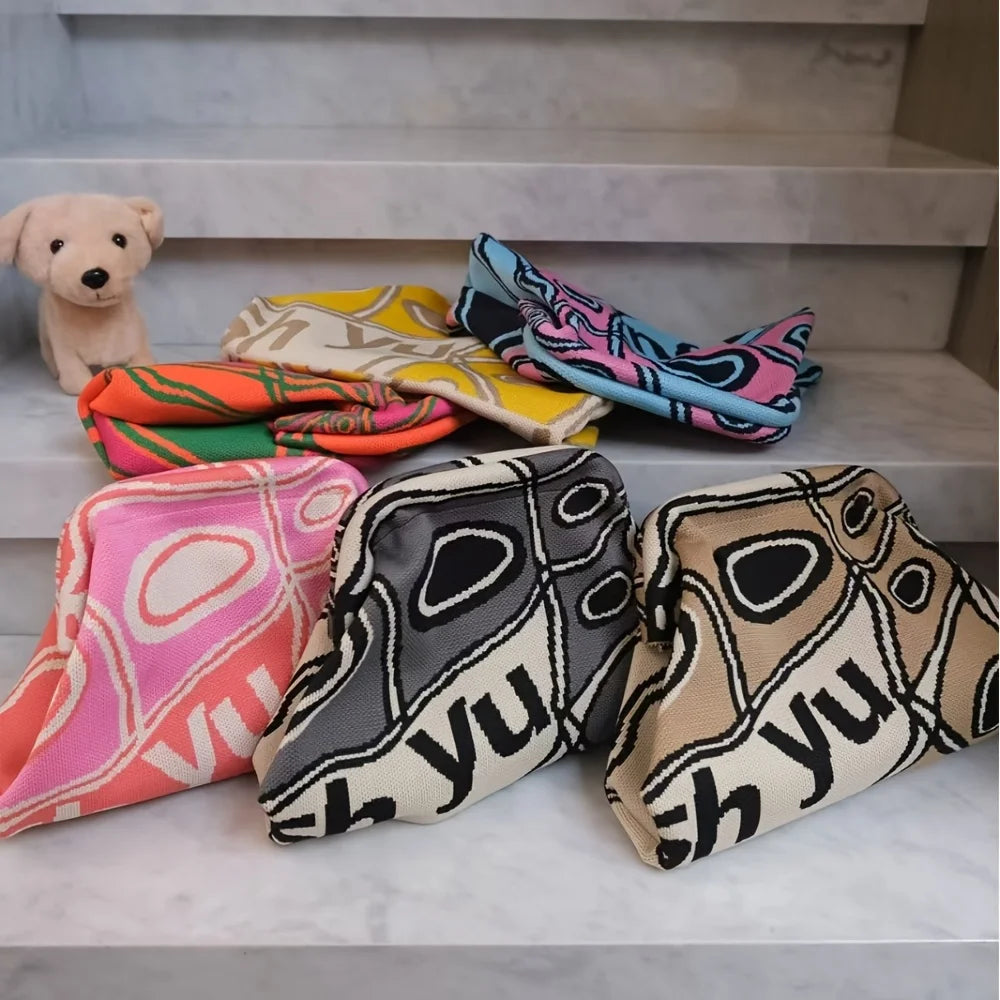 Trendy knitted clip bag versatile large capacity suitable for storage bags New high-end pattern clutch bag