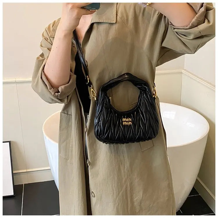 Luxury Women's Tote Bag Made Of Fine Leather Boasting Casual Simple Vintage And Paris Trendy Chic Look