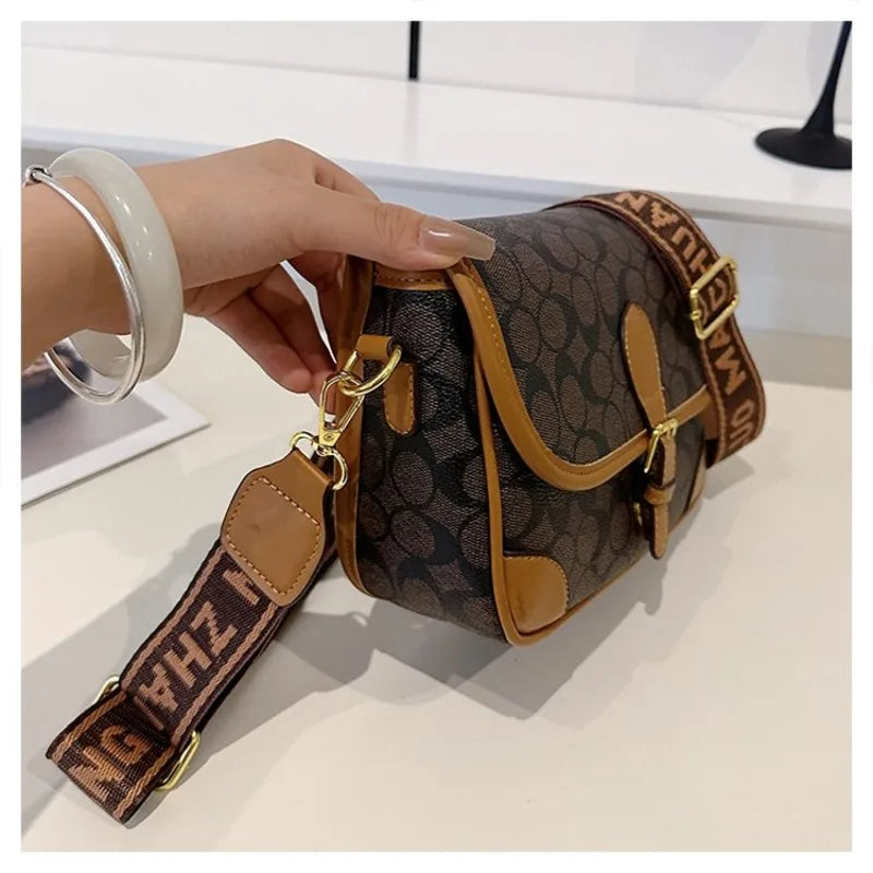 The Crossbody Bag Is A High-end, Retro, Versatile, Simple and Light Luxury Small Square Bag, A Lady's Hand-held Shoulder Bag