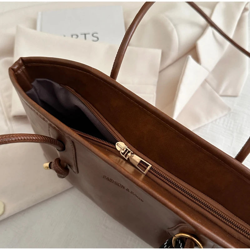 European American Retro Tote Bag, Korean Fashion Shoulder Bags Advanced Simple Handbag New Large Capacity Pendant Versatile Bags