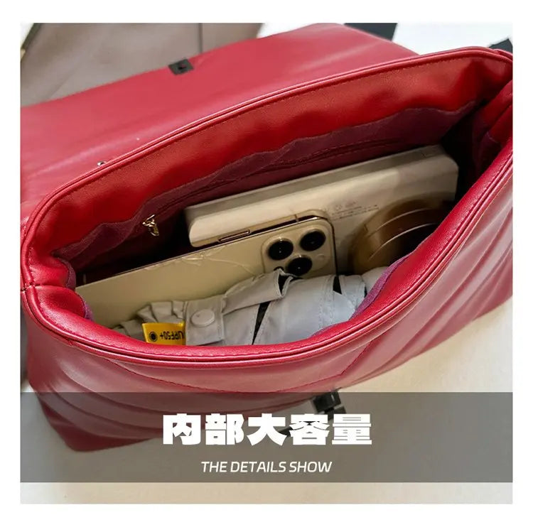 Luxury Women's Tote Bag Made Of Fine Leather Boasting Famous Designer Inspired And Casual Vintage Commuter Style